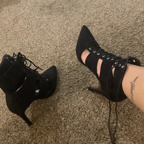 Black heels 🖤 - Picture 2 of 3